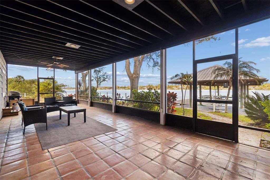 En Venta: $939,000 (4 camas, 3 baños, 3460 Pies cuadrados)