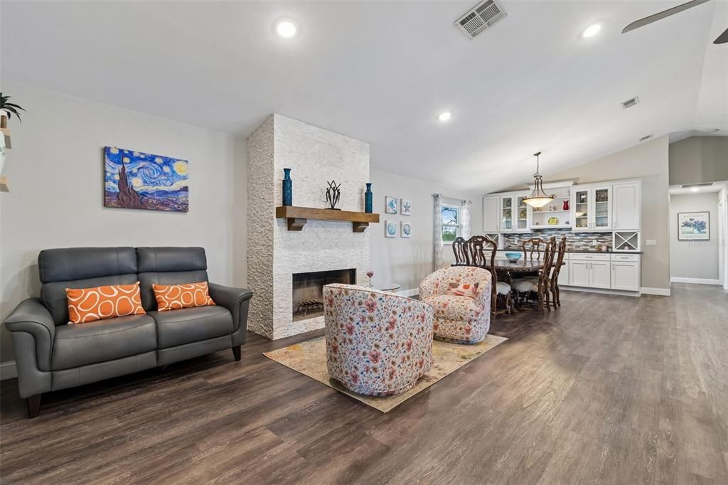En Venta: $939,000 (4 camas, 3 baños, 3460 Pies cuadrados)