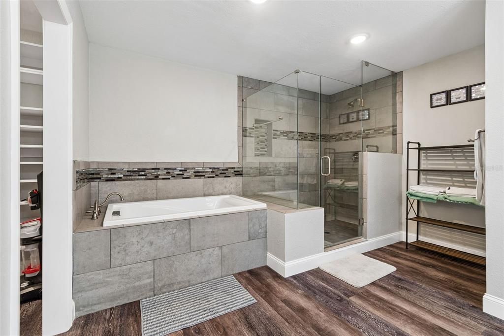 En Venta: $939,000 (4 camas, 3 baños, 3460 Pies cuadrados)