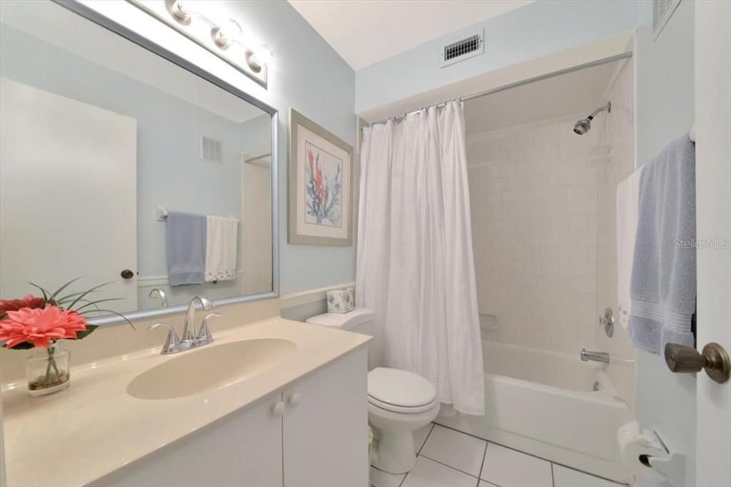Activo con contrato: $319,900 (3 camas, 2 baños, 1342 Pies cuadrados)