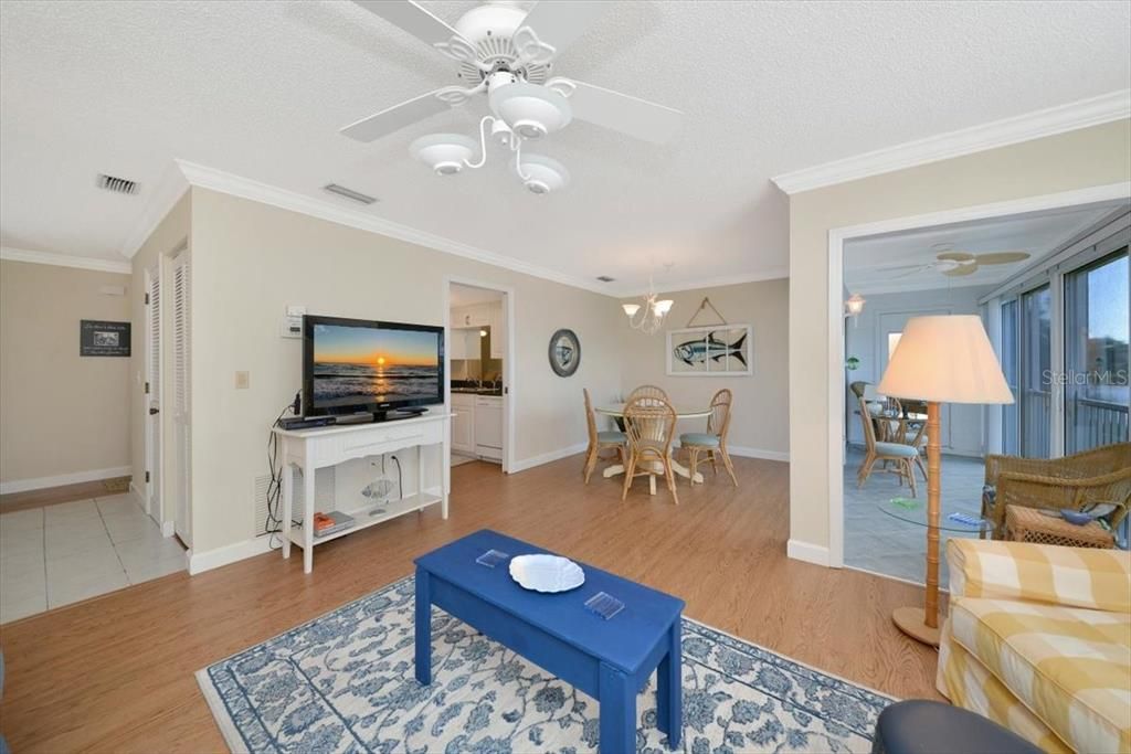 Activo con contrato: $319,900 (3 camas, 2 baños, 1342 Pies cuadrados)