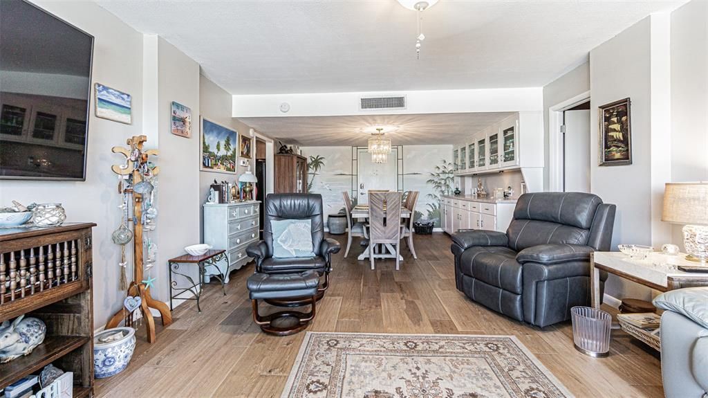 En Venta: $349,000 (2 camas, 2 baños, 1181 Pies cuadrados)