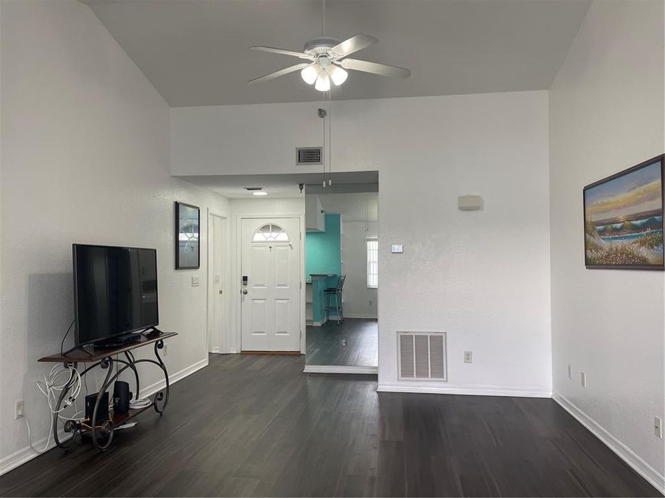 En Venta: $236,500 (2 camas, 2 baños, 1135 Pies cuadrados)