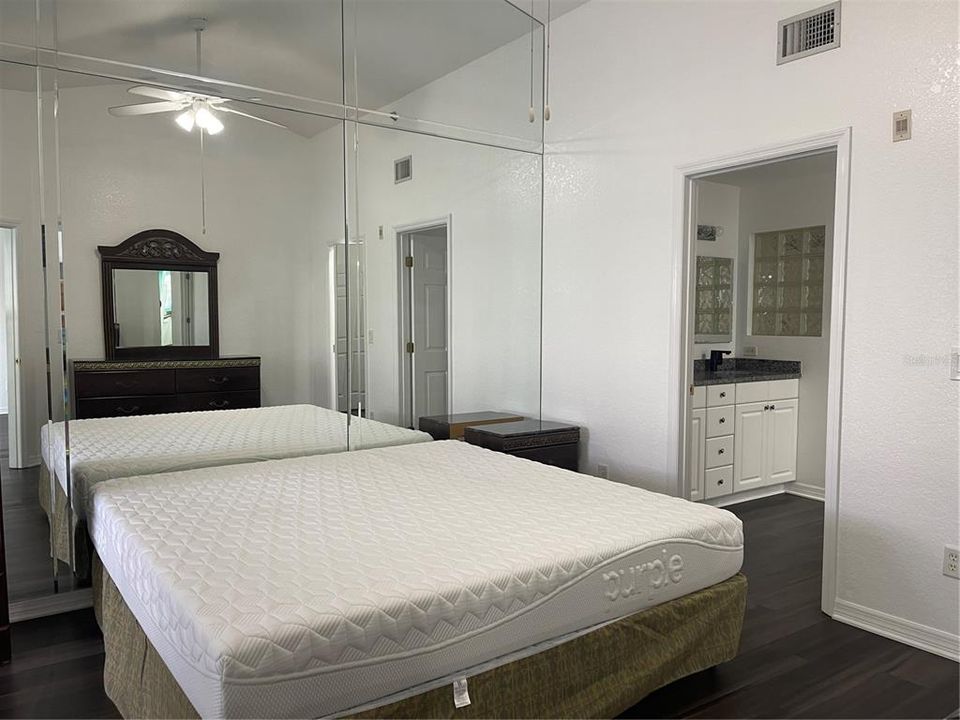En Venta: $236,500 (2 camas, 2 baños, 1135 Pies cuadrados)