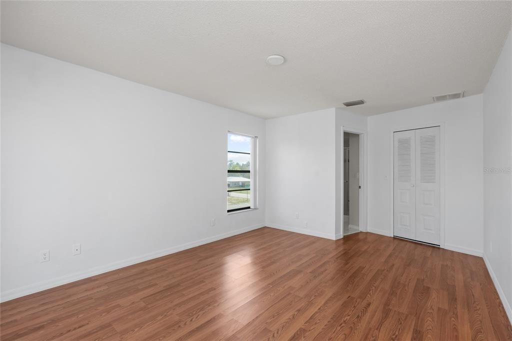 Active With Contract: $250,000 (2 beds, 2 baths, 1355 Square Feet)