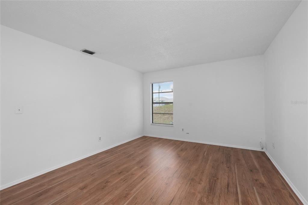 Active With Contract: $250,000 (2 beds, 2 baths, 1355 Square Feet)