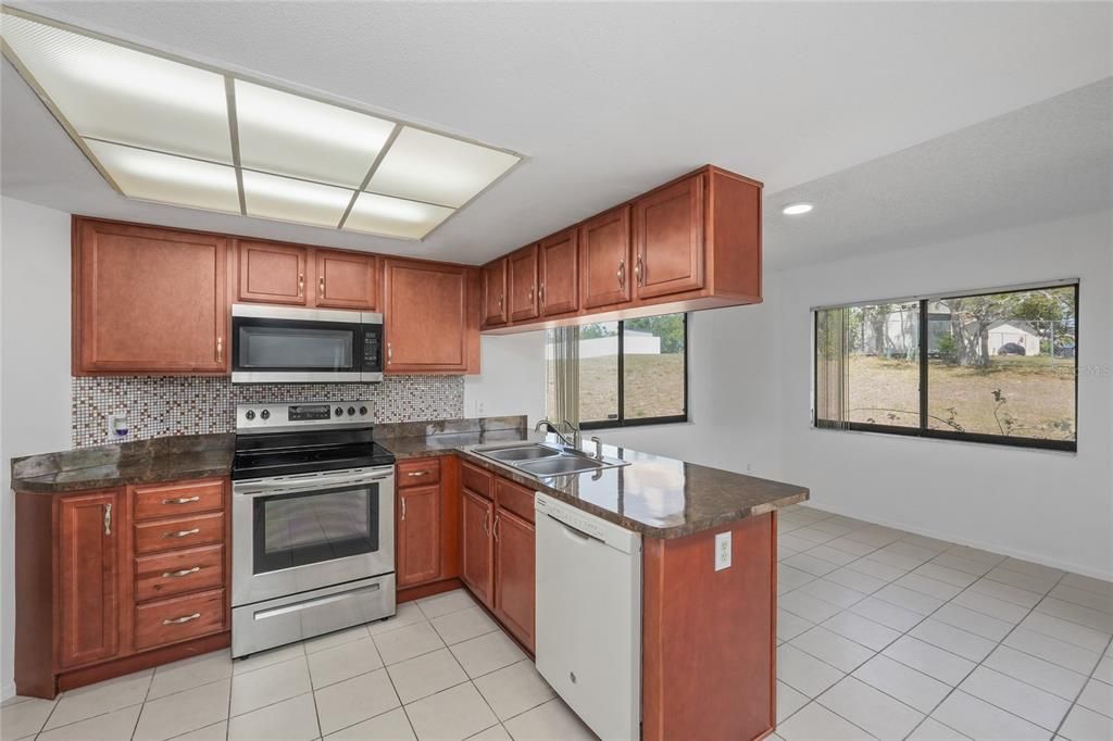 Active With Contract: $250,000 (2 beds, 2 baths, 1355 Square Feet)