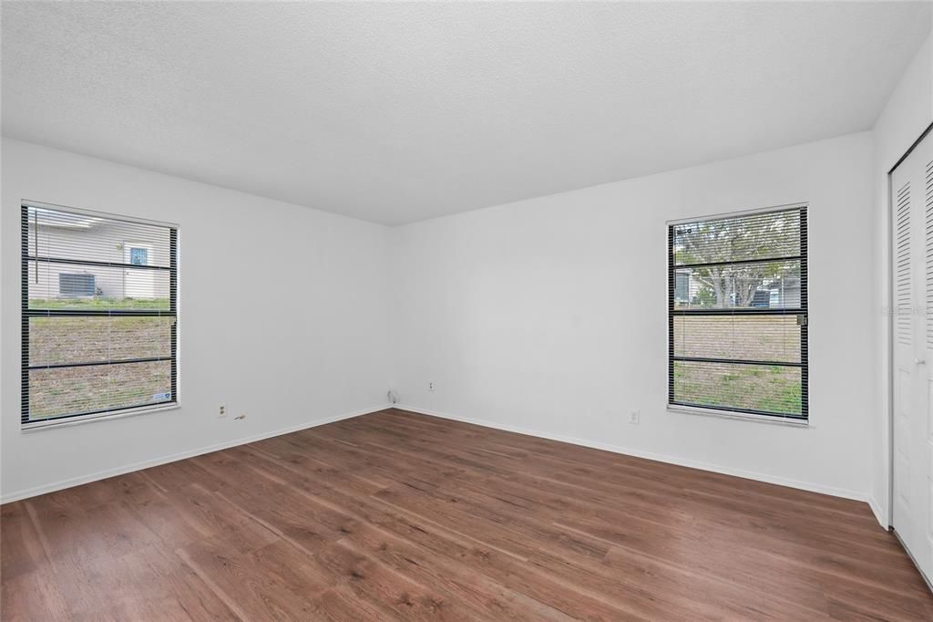 Active With Contract: $250,000 (2 beds, 2 baths, 1355 Square Feet)