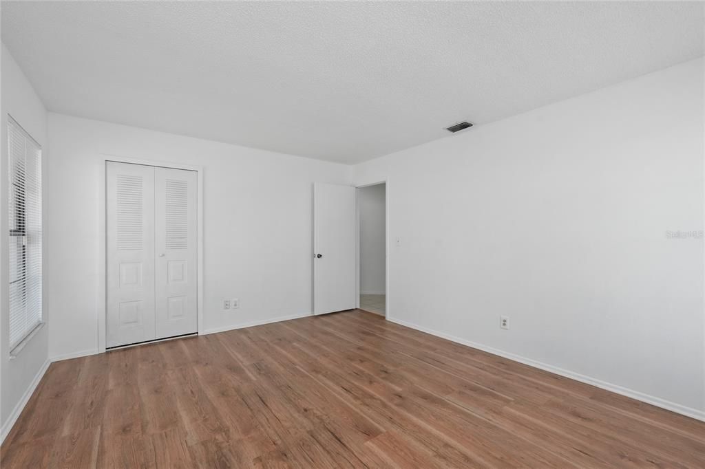 Active With Contract: $250,000 (2 beds, 2 baths, 1355 Square Feet)