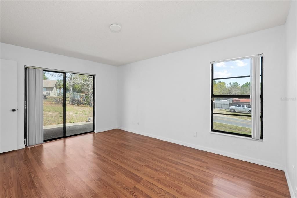 Active With Contract: $250,000 (2 beds, 2 baths, 1355 Square Feet)