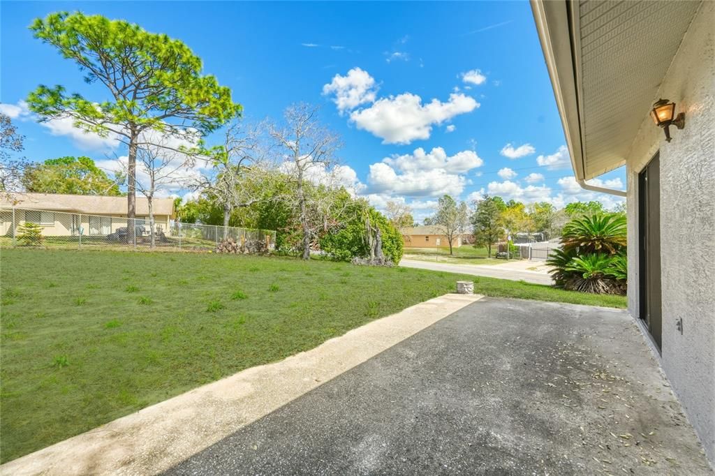 Active With Contract: $250,000 (2 beds, 2 baths, 1355 Square Feet)