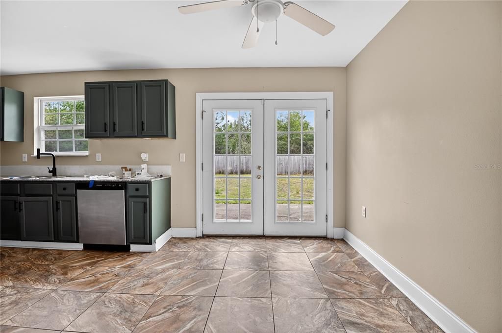 For Sale: $190,000 (3 beds, 2 baths, 1329 Square Feet)