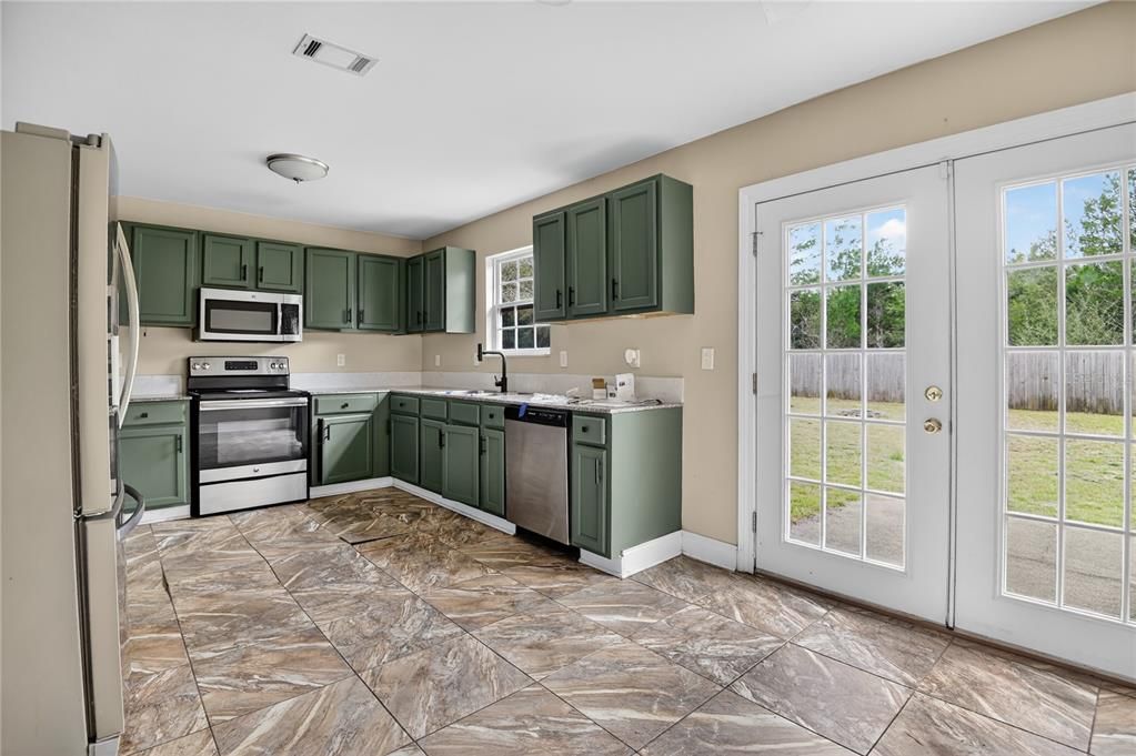 For Sale: $190,000 (3 beds, 2 baths, 1329 Square Feet)