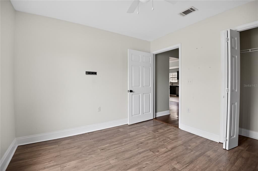 For Sale: $190,000 (3 beds, 2 baths, 1329 Square Feet)