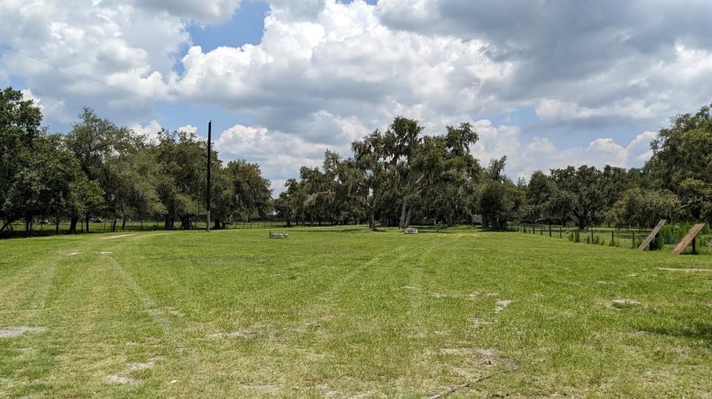 На продажу: $835,000 (20.15 acres)
