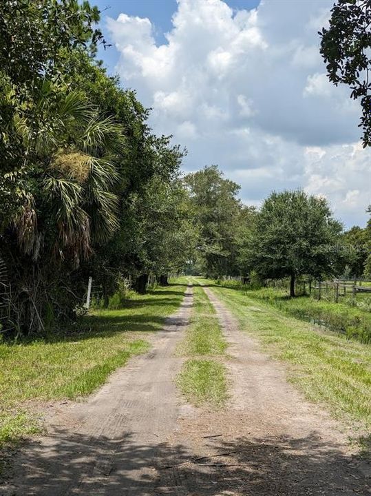 На продажу: $835,000 (20.15 acres)