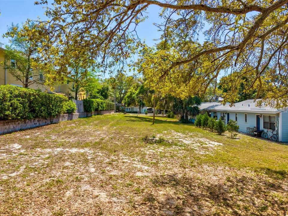 合同活跃: $349,999 (0.41 acres)