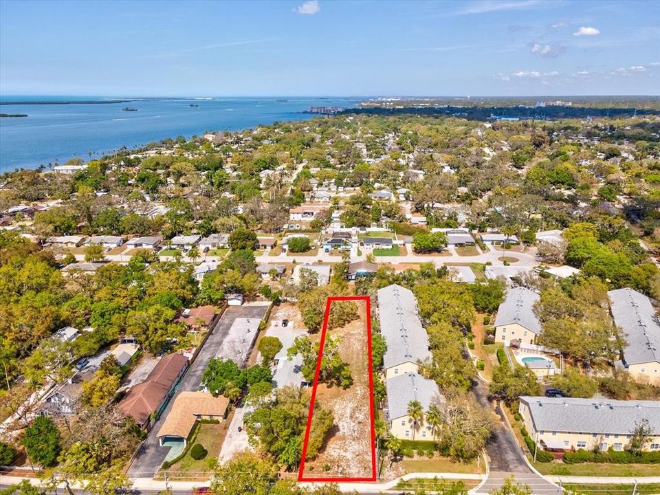 合同活跃: $349,999 (0.41 acres)