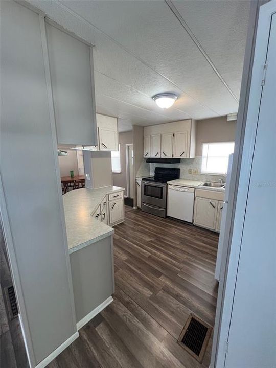 На продажу: $79,500 (2 спален, 2 ванн, 1128 Квадратных фут)