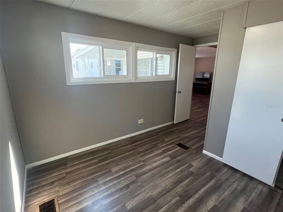 На продажу: $79,500 (2 спален, 2 ванн, 1128 Квадратных фут)