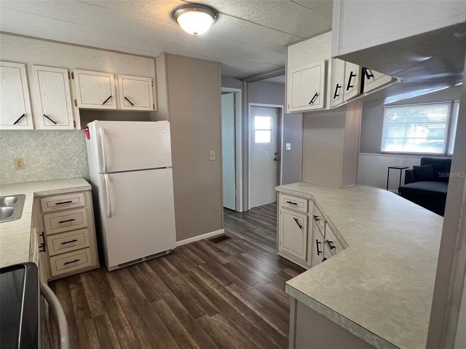 На продажу: $79,500 (2 спален, 2 ванн, 1128 Квадратных фут)