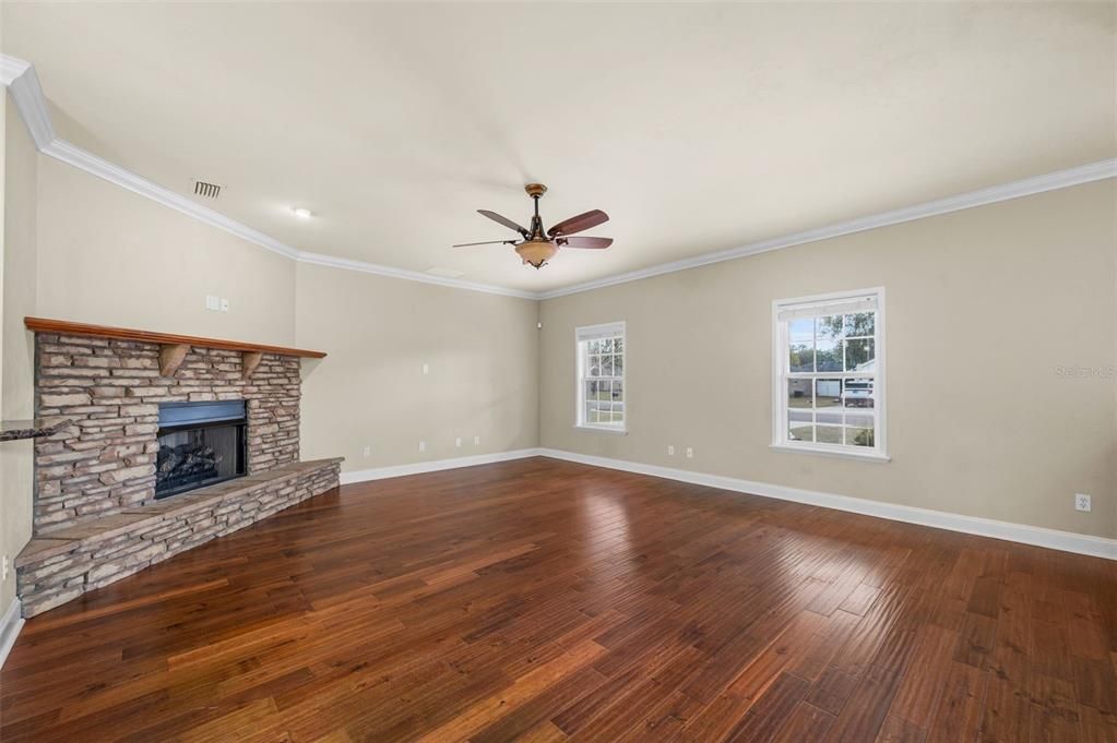 En Venta: $394,900 (3 camas, 2 baños, 2051 Pies cuadrados)