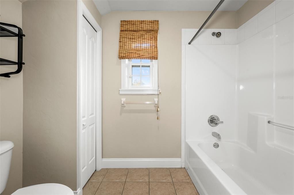 En Venta: $394,900 (3 camas, 2 baños, 2051 Pies cuadrados)