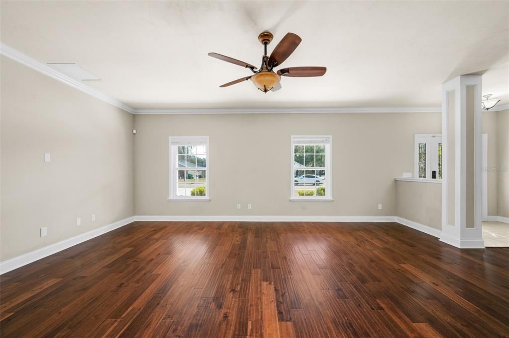 En Venta: $394,900 (3 camas, 2 baños, 2051 Pies cuadrados)