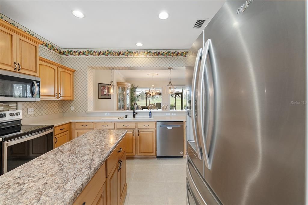 Под контрактом: $419,000 (2 спален, 2 ванн, 1888 Квадратных фут)