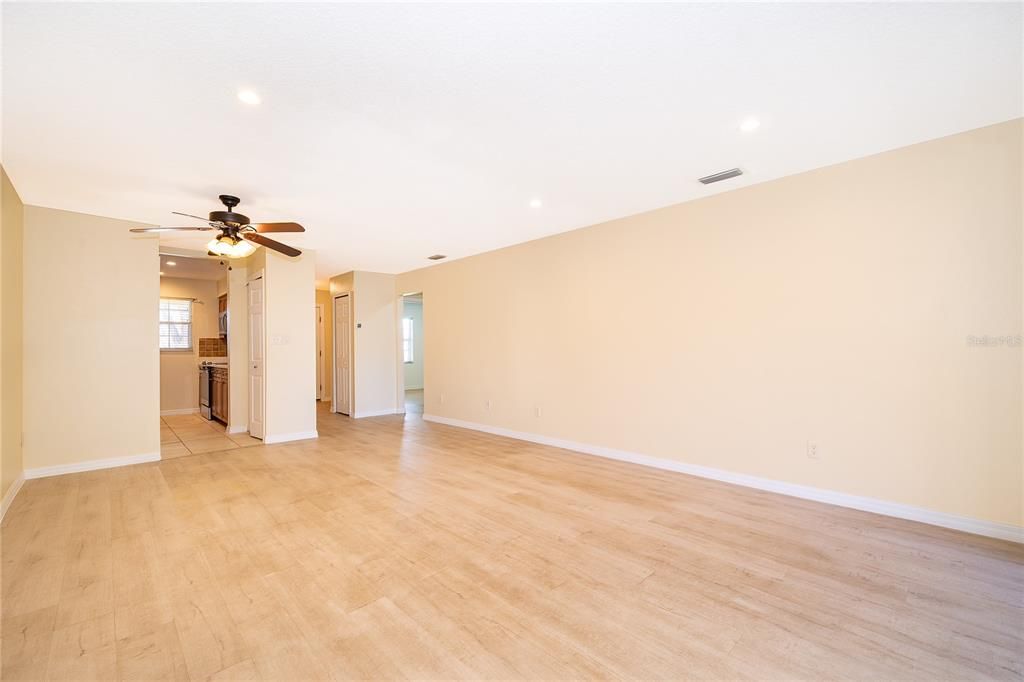 Activo con contrato: $209,900 (2 camas, 2 baños, 1058 Pies cuadrados)