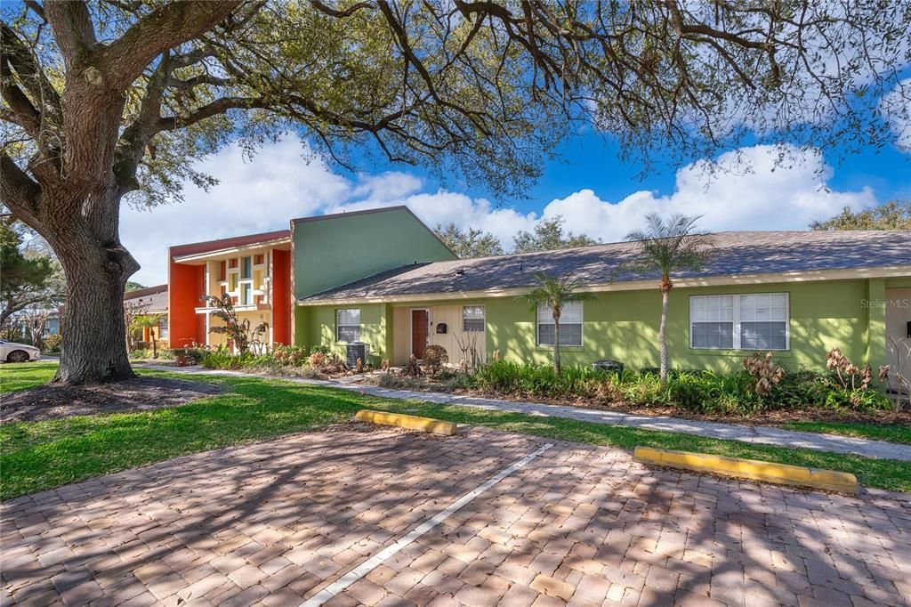 Activo con contrato: $209,900 (2 camas, 2 baños, 1058 Pies cuadrados)