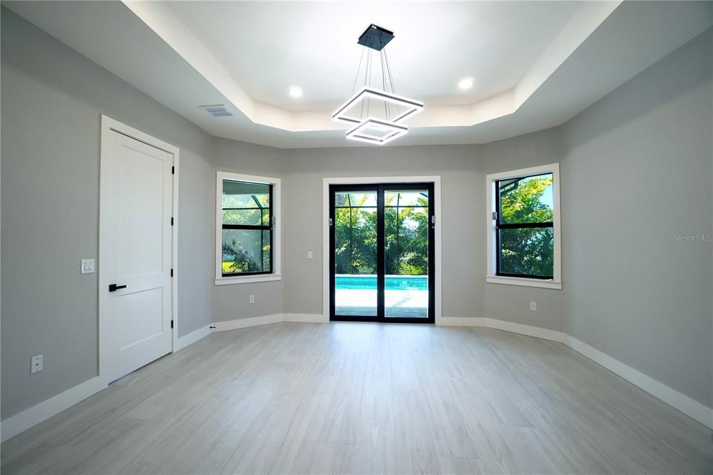 En Venta: $694,900 (3 camas, 2 baños, 2245 Pies cuadrados)