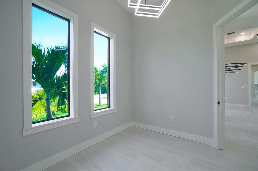 En Venta: $694,900 (3 camas, 2 baños, 2245 Pies cuadrados)
