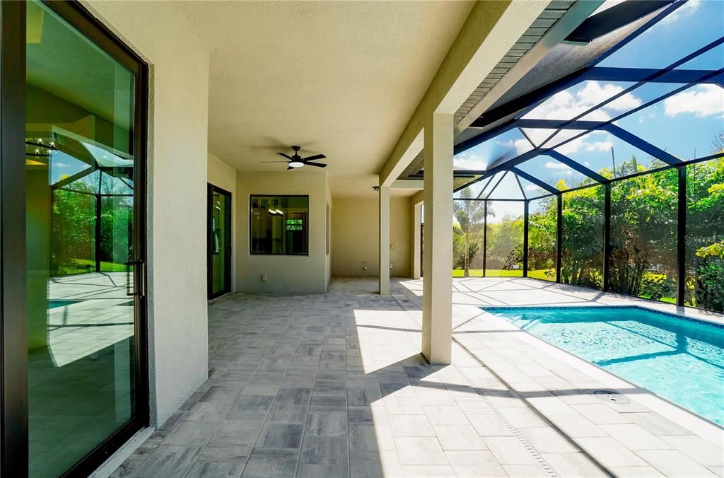 En Venta: $694,900 (3 camas, 2 baños, 2245 Pies cuadrados)