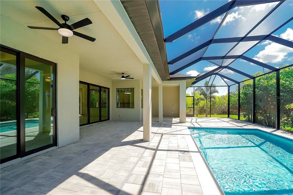 En Venta: $694,900 (3 camas, 2 baños, 2245 Pies cuadrados)