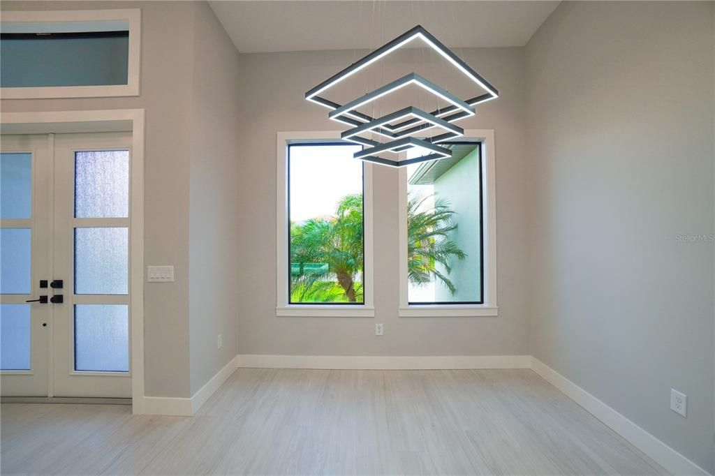 En Venta: $694,900 (3 camas, 2 baños, 2245 Pies cuadrados)
