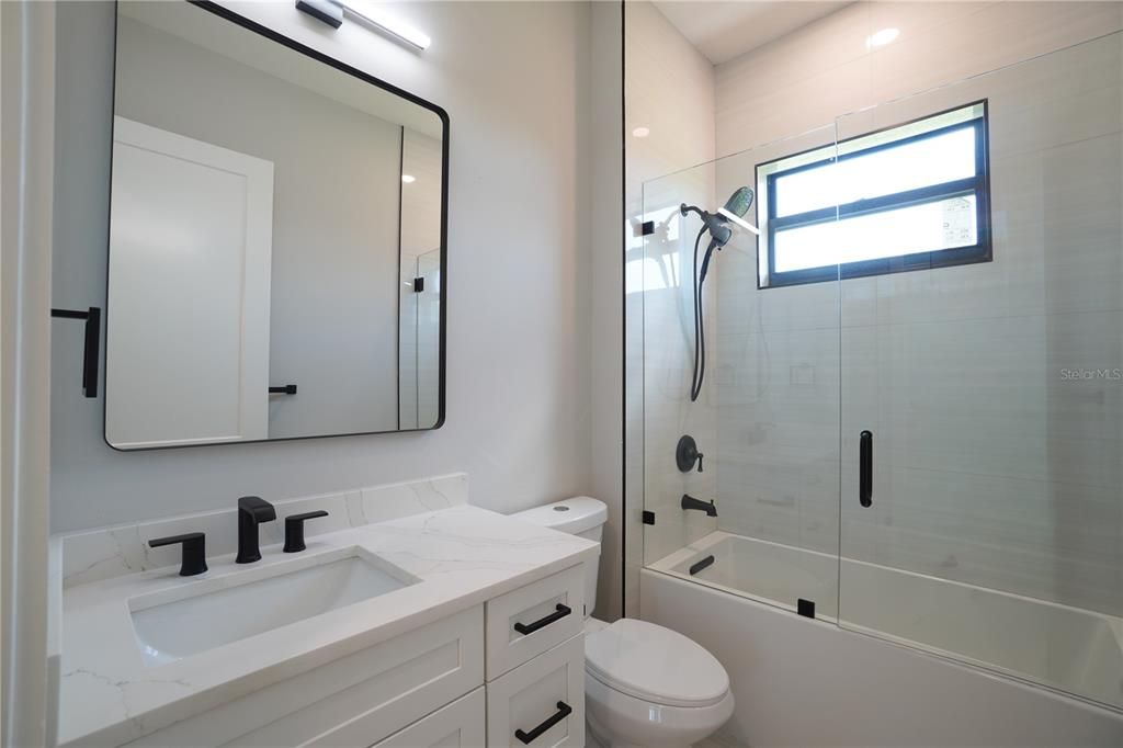 En Venta: $694,900 (3 camas, 2 baños, 2245 Pies cuadrados)