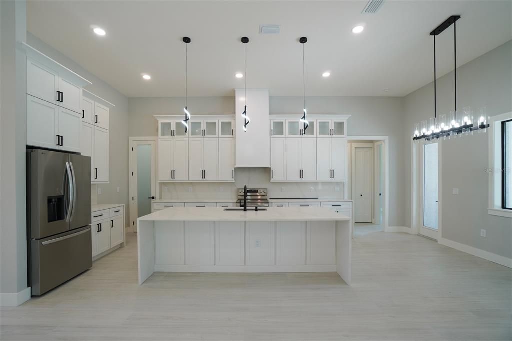En Venta: $694,900 (3 camas, 2 baños, 2245 Pies cuadrados)