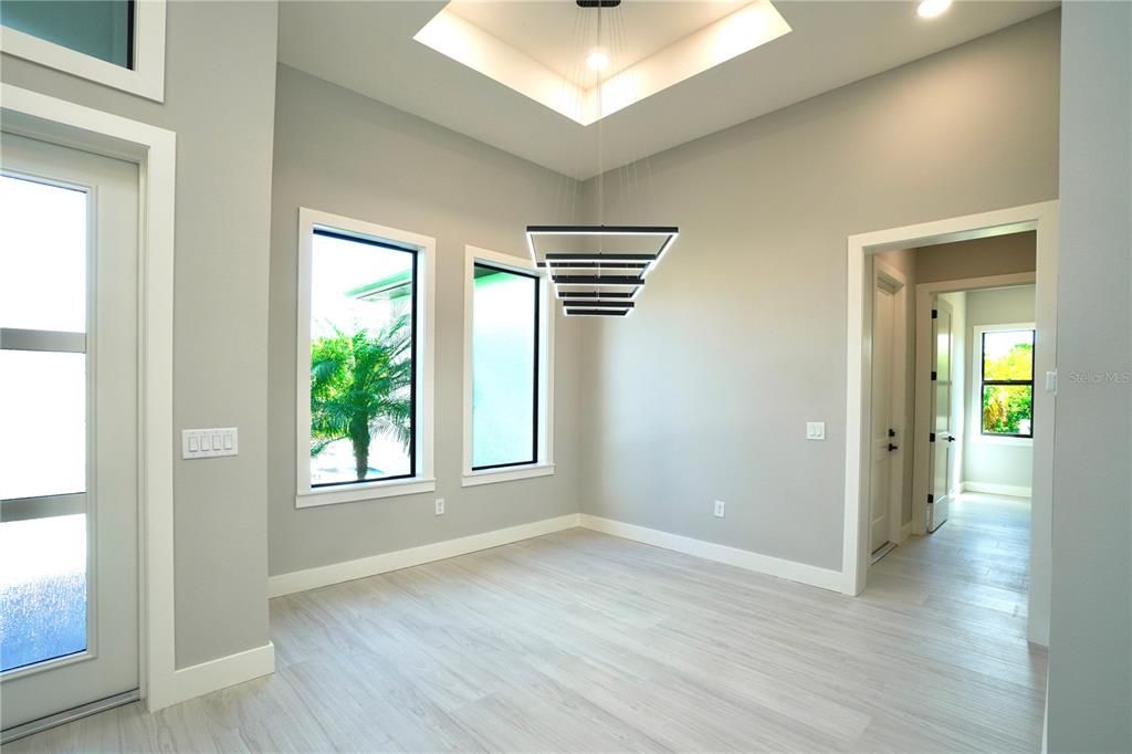 En Venta: $694,900 (3 camas, 2 baños, 2245 Pies cuadrados)
