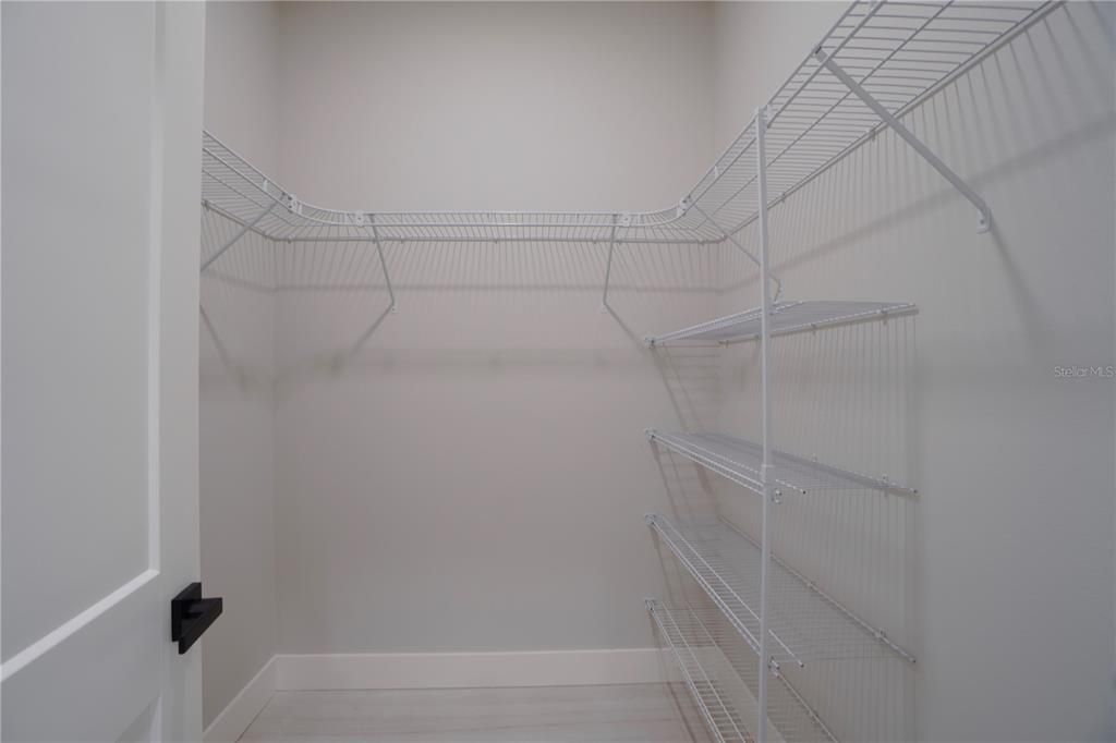 En Venta: $694,900 (3 camas, 2 baños, 2245 Pies cuadrados)