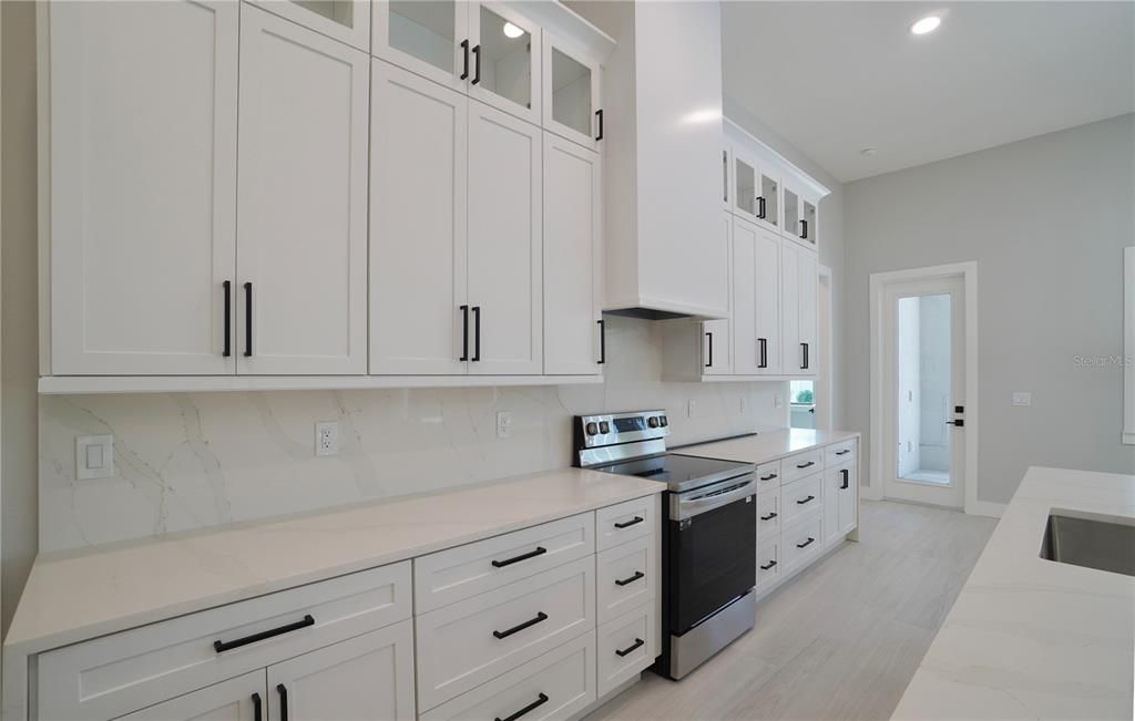 En Venta: $694,900 (3 camas, 2 baños, 2245 Pies cuadrados)