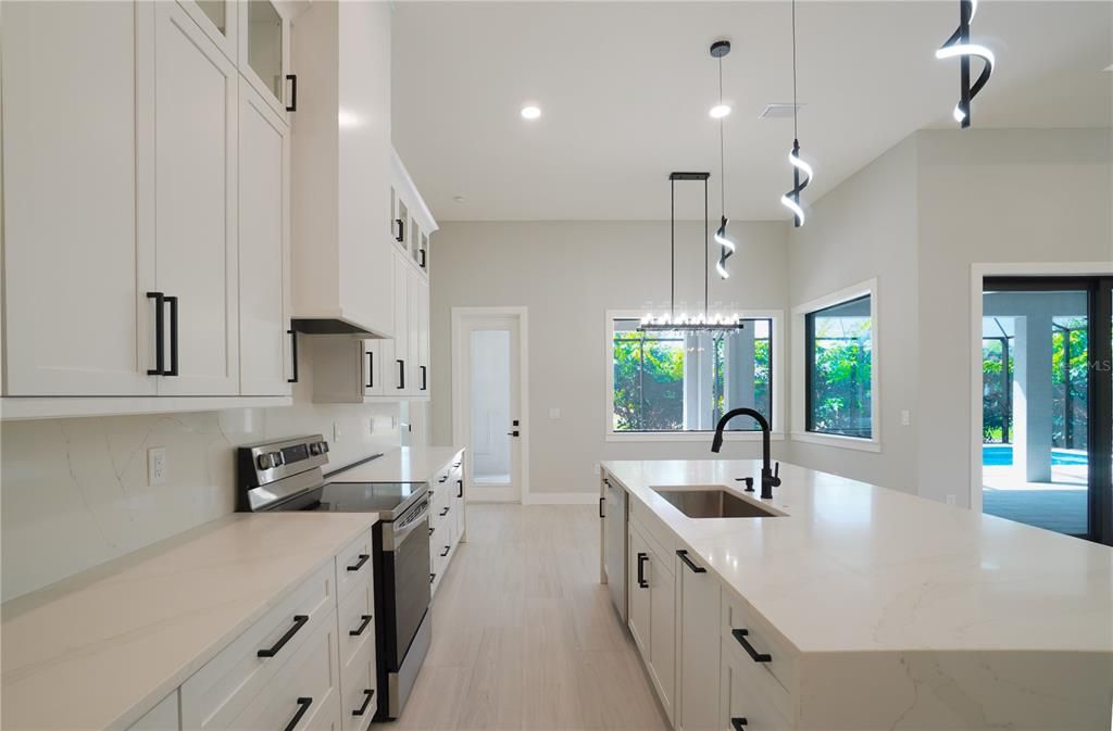 En Venta: $694,900 (3 camas, 2 baños, 2245 Pies cuadrados)