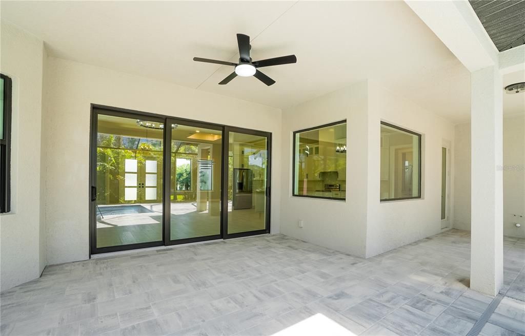 En Venta: $694,900 (3 camas, 2 baños, 2245 Pies cuadrados)