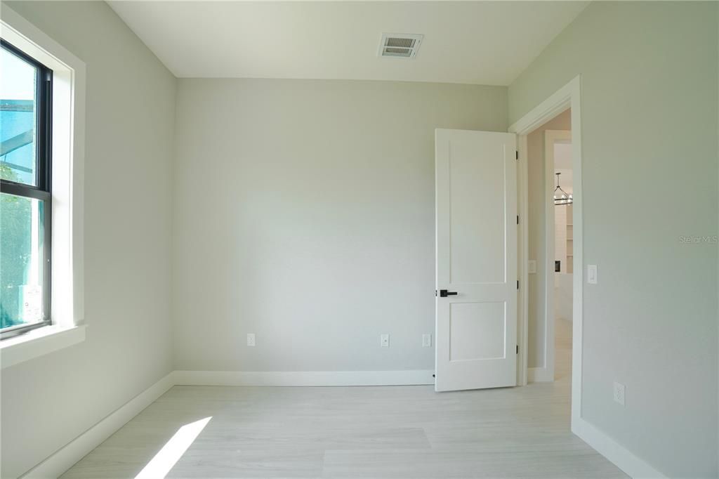 En Venta: $694,900 (3 camas, 2 baños, 2245 Pies cuadrados)