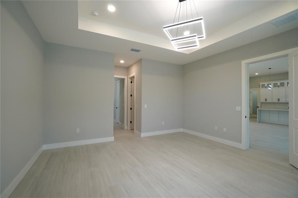 En Venta: $694,900 (3 camas, 2 baños, 2245 Pies cuadrados)