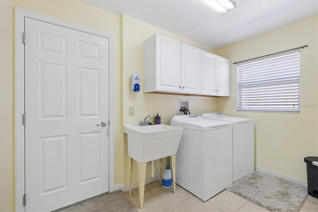 Active With Contract: $419,900 (3 beds, 2 baths, 1654 Square Feet)