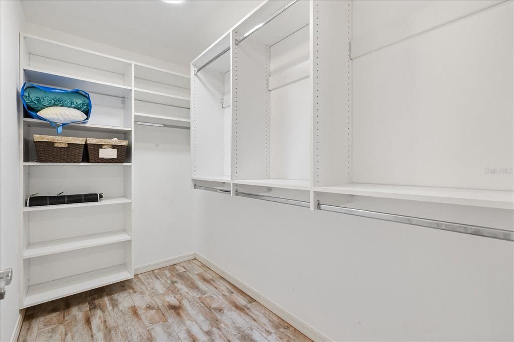 Active With Contract: $419,900 (3 beds, 2 baths, 1654 Square Feet)