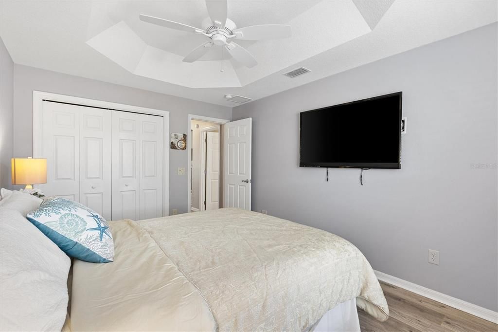 Active With Contract: $419,900 (3 beds, 2 baths, 1654 Square Feet)