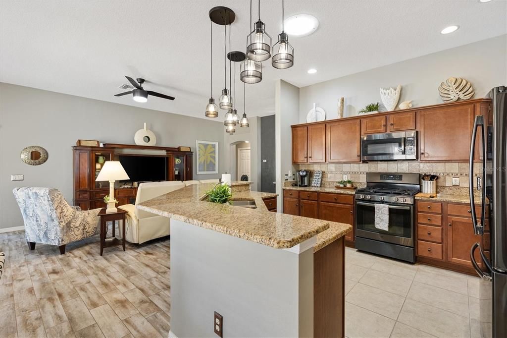 Active With Contract: $419,900 (3 beds, 2 baths, 1654 Square Feet)