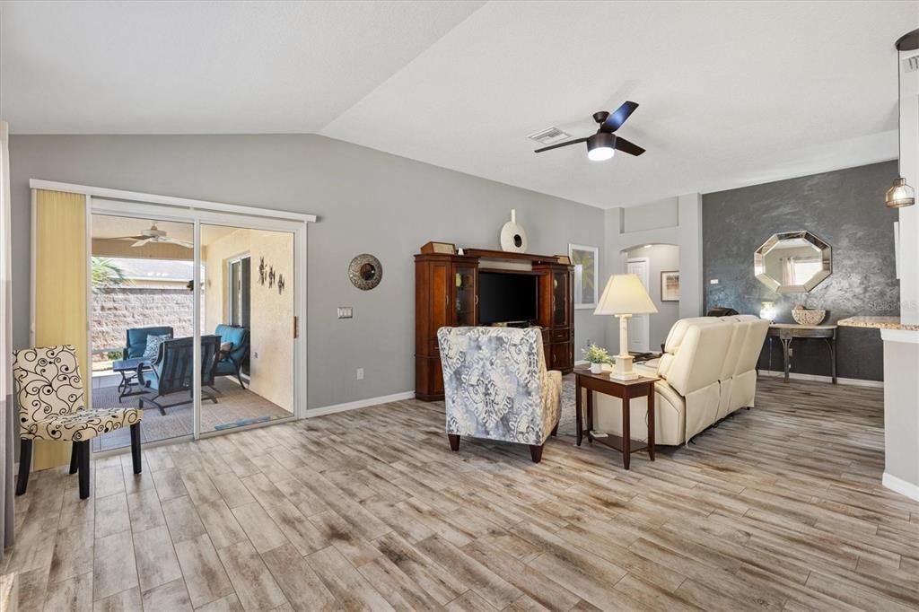 Active With Contract: $419,900 (3 beds, 2 baths, 1654 Square Feet)